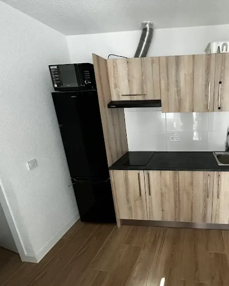 Cocina compacta montada con office